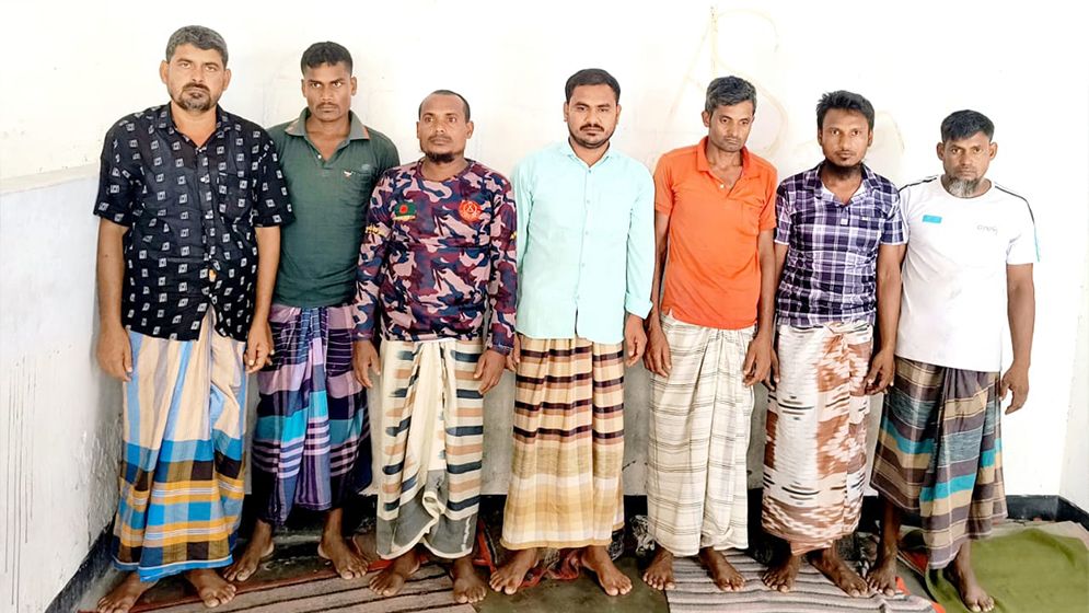 বিএসএফের পুশইনে সহায়তা, ৭ বাংলাদেশি আটক