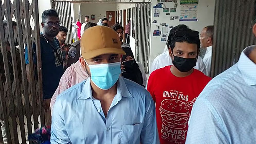 কারাগারে অভিনেতা জাহের আলভী, মৃত্যুর আগে বন্ধুদের কী বলেছিলেন স্ত্রী ইকরা 
