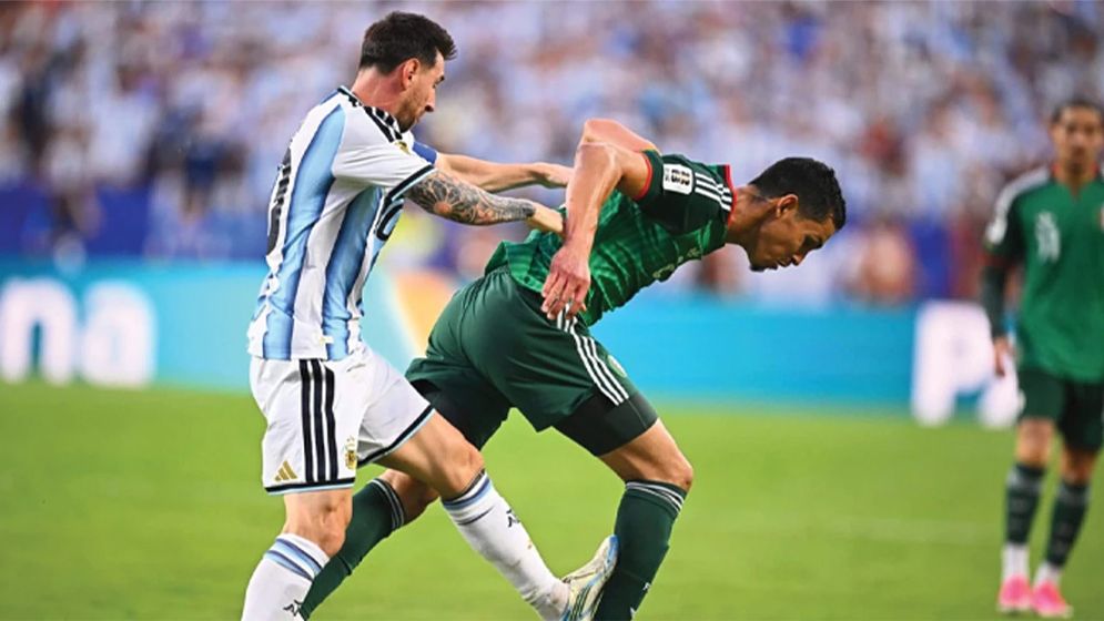 ভয়াবহ ফাউল করেও সাজা পেলেন না মেসি!
