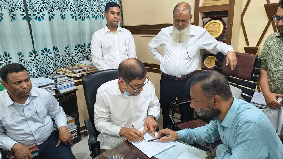 স্বাস্থ্যমন্ত্রীর আকস্মিক পরিদর্শন, তত্ত্বাবধায়ক ক্লোজড