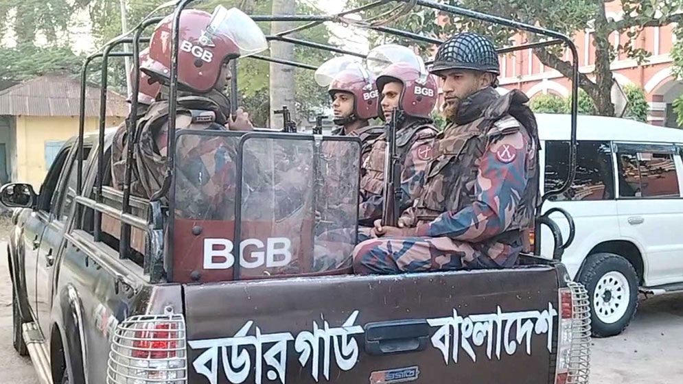 রাজধানীর বিভিন্ন স্থানে বিজিবি মোতায়েন 