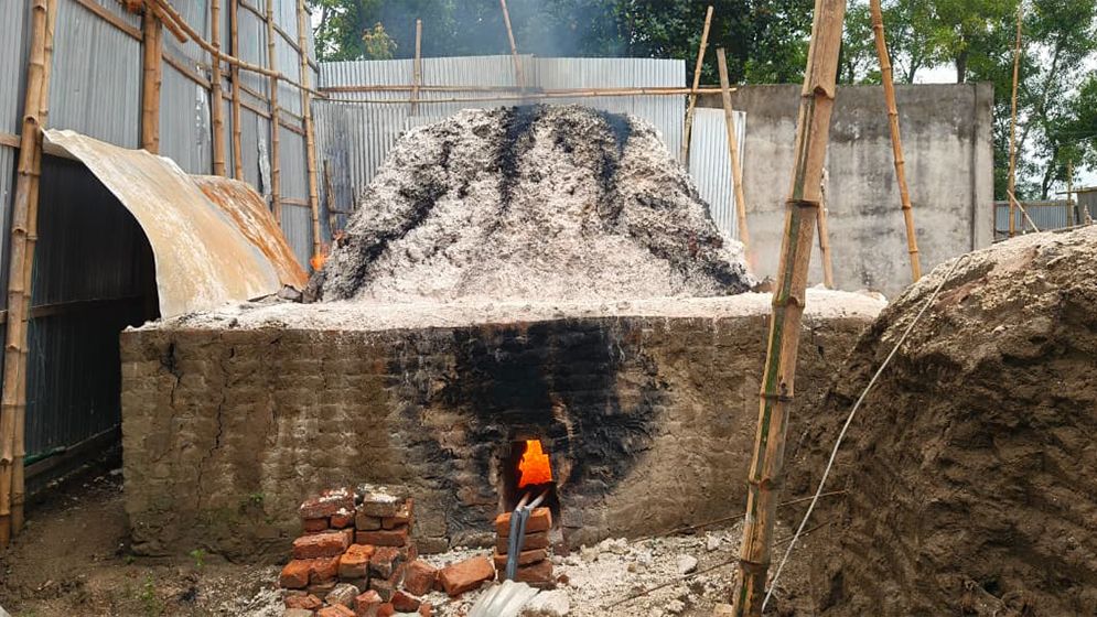 অবৈধ গ্যাসে চুন কারখানা, অতিষ্ঠ এলাকাবাসী
