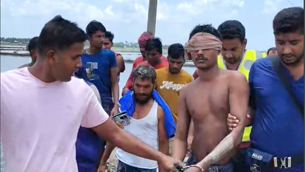 সুন্দরবনে কোস্টগার্ড ও দুলাভাই বাহিনীর সংঘর্ষে একজন নিহত