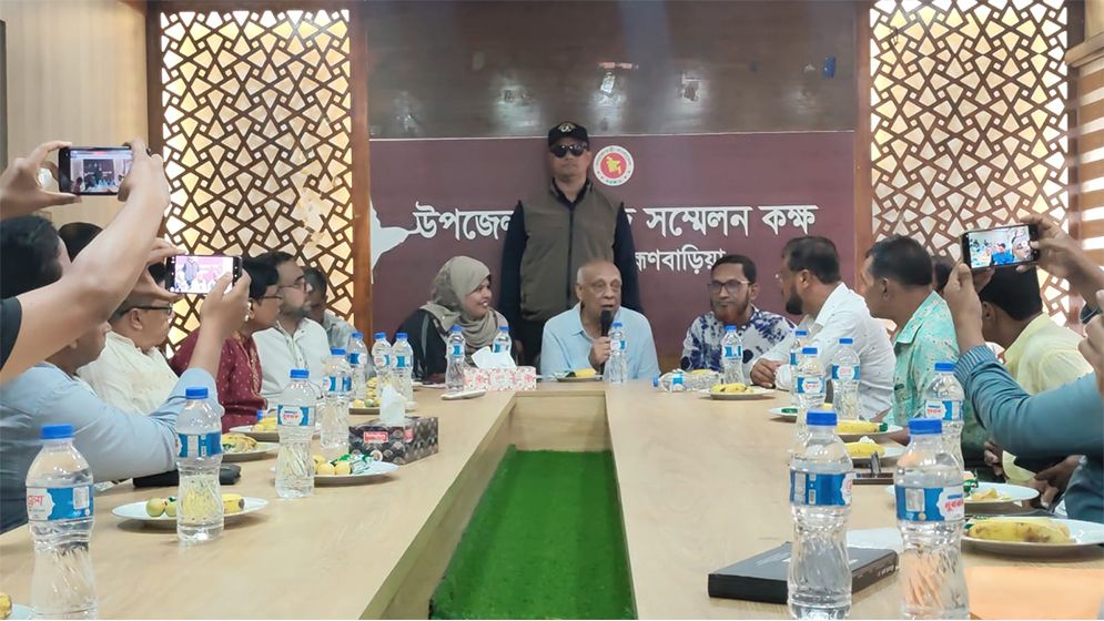 নিজের বিরুদ্ধে হলেও লিখতে বললেন এমপি মুশফিক
