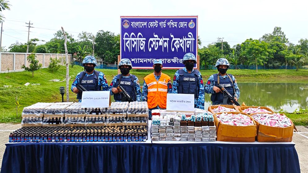 সাতক্ষীরায় বিপুল পরিমাণ ভারতীয় মাদক ও ওষুধ জব্দ