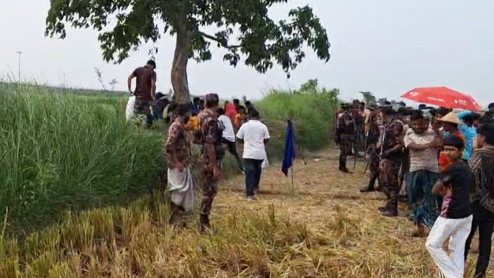 মেহেরপুর ও নওগাঁ সীমান্তে বিএসএফের পুশ ইন চেষ্টা ব্যর্থ