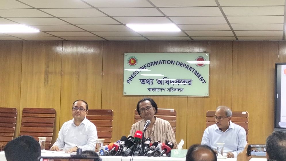 ‘হাসিনার বক্তব্য প্রচার না করতে গণমাধ্যমকে আনুষ্ঠানিকভাবে জানাবে সরকার’  