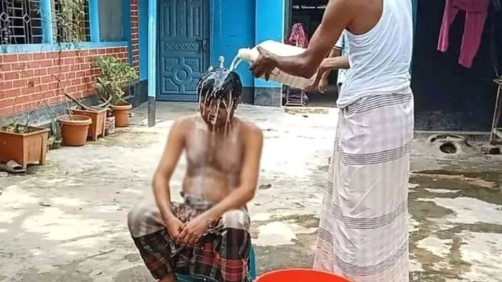 দুধ দিয়ে গোসল করে রাজনীতি ছাড়লেন বিএনপি কর্মী