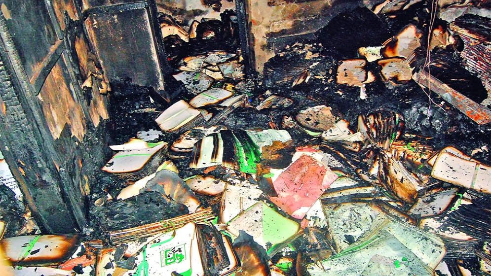 আগুনে পুড়ে ছাই সাবেক উপদেষ্টার চেম্বার