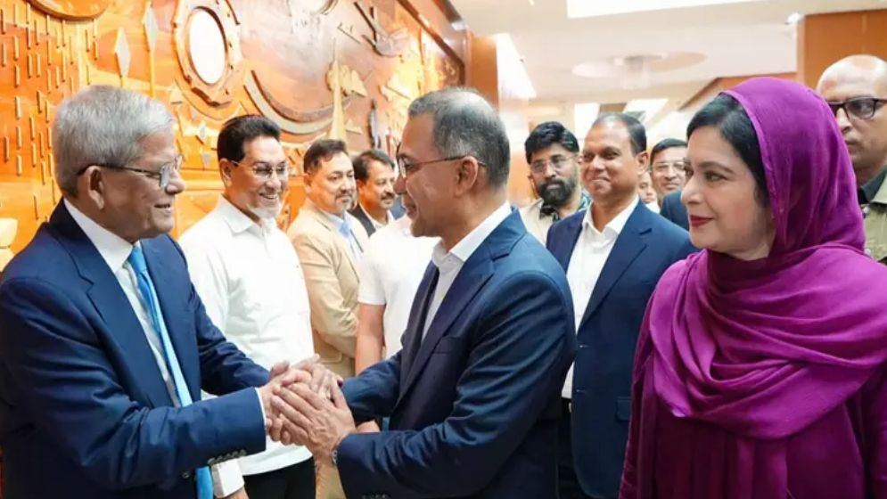 মালয়েশিয়া সফরের উদ্দেশে বিমানবন্দরে প্রধানমন্ত্রী
