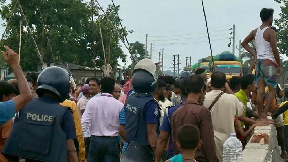 ফরিদপুরে দু'পক্ষের সংঘর্ষে পুলিশ আহত, গ্রেপ্তার ১০