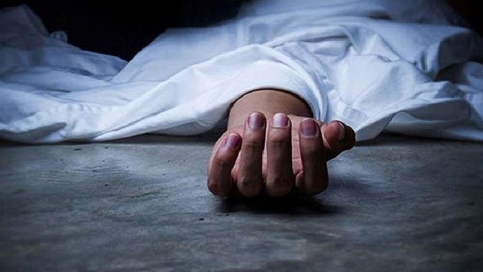 বাসা থেকে পুলিশ কর্মকর্তার স্ত্রীর ঝুলন্ত মরদেহ উদ্ধার