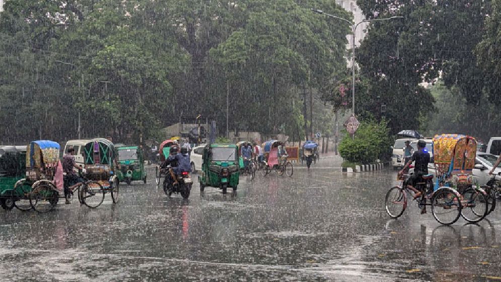 দুপুরের মধ্যে রাজধানীতে বজ্রসহ বৃষ্টির আভাস