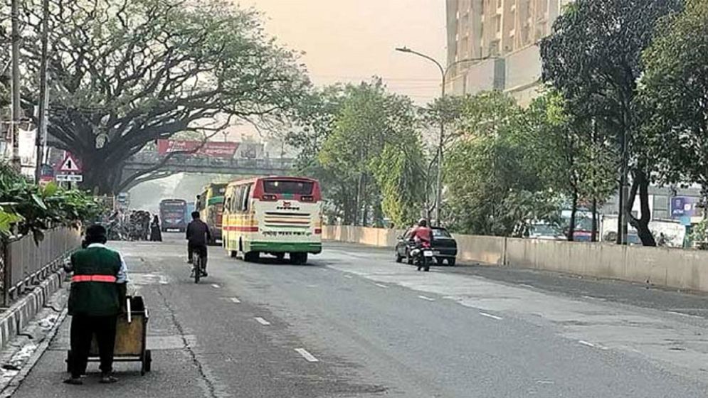 দূষিত বাতাসের তালিকায় ঢাকার অবস্থান কত আজ?