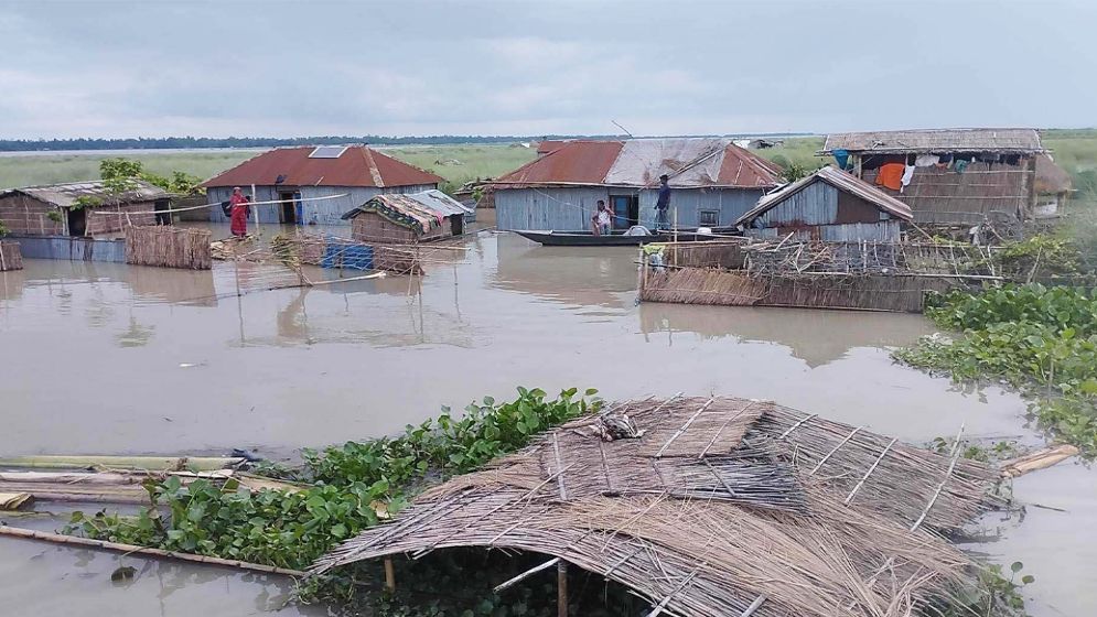 কুড়িগ্রামে পানিবন্দি ১০ হাজার মানুষ
