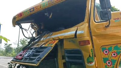 কুষ্টিয়ায় দুই ট্রাকের মুখোমুখি সংঘর্ষে চালক নিহত, আহত ৩