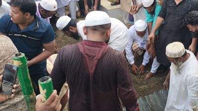 বাবা-মায়ের পাশে চিরনিদ্রায় তোফায়েল আহমেদ
