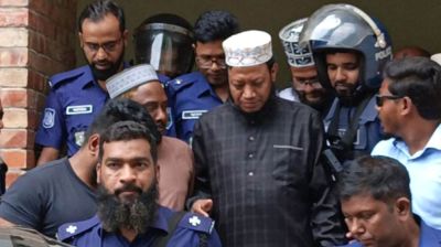 ‘সিরাজগঞ্জ আদালতে আত্মসমর্পণ করে জামিন পেলেন আমির হামজা’