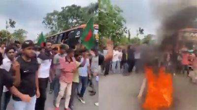 সড়ক অবরোধ করে ছাত্রলীগের মিছিল
