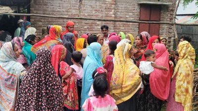 কুকুর টানছিল বস্তা, অর্ধগলিত মরদেহ মিললো বৃদ্ধার 