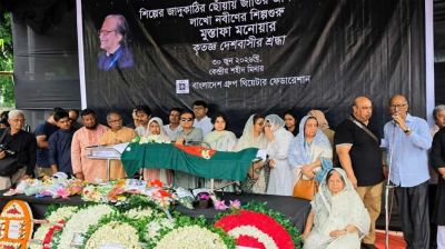 শহীদ মিনারে মুস্তাফা মনোয়ারকে শেষ শ্রদ্ধা