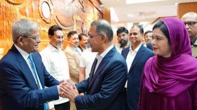 মালয়েশিয়া সফরের উদ্দেশে বিমানবন্দরে প্রধানমন্ত্রী