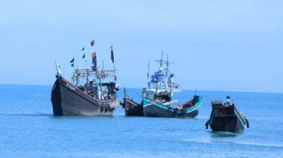 সাগর থেকে ৫ জেলে নিয়ে গেলো আরাকান আর্মি