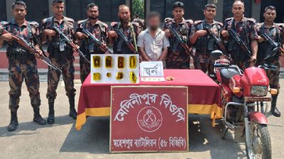 সীমান্তে বিপুল স্বর্ণসহ চোরাকারবারি আটক