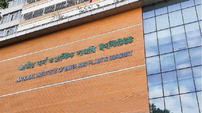 রূপনগরে সাইনবোর্ড টানাতে গিয়ে বিদ্যুৎস্পৃষ্টে দগ্ধ ৩