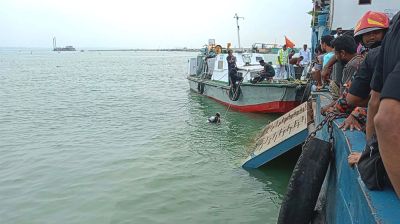 আবারো বাস পড়ল পদ্মায়