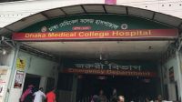 ডিভাইডারে ধাক্কা লেগে বাস উল্টে হেলপার নিহত