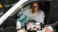 দলীয় প্রতীক হারানোর ঝুঁকিতে মমতার তৃণমূল!  