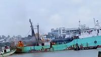 কর্ণফুলী নদীতে নোঙর করা ফিশিং ট্রলারে বিস্ফোরণ, দগ্ধ ৬