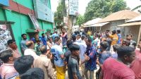 ঘন ঘন লোডশেডিং, ক্ষুব্ধ তাঁতশিল্পের মালিক-শ্রমিকরা রাস্তায়