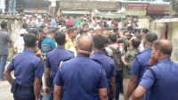 নদী ভাঙন রোধের দাবিতে পাউবোর কার্যালয় ঘেরাও, সড়ক অবরোধ