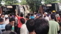 কক্সবাজার থেকে ফেরার পথে উল্টে গেল পর্যটকবাহী বাস, আহত ১০