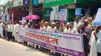 চেয়ারম্যানের পদত্যাগ না হলে আন্দোলনের হুঁশিয়ারি