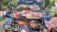 দাঁড়িয়ে থাকা ট্রাকে পিকআপ ভ্যানের ধাক্কায় নিহত ৪  