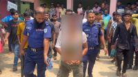 কুষ্টিয়ায় আগ্নেয়াস্ত্র-গুলিসহ যুবক আটক, গণপিটুনির পর পুলিশে দিল জনতা