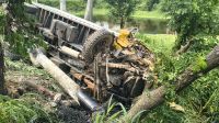 চাকা ফেটে উল্টে গেল কাভার্ডভ্যান, নিহত চালক