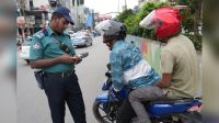 ট্রাফিক আইন লঙ্ঘনে ১,৯০৯ মামলা