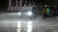 আজ রাতে ঢাকায় বজ্রসহ বৃষ্টির পূর্বাভাস