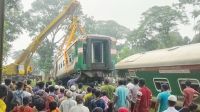 বিজয় এক্সপ্রেসের লাইনচ্যুত বগি উদ্ধার