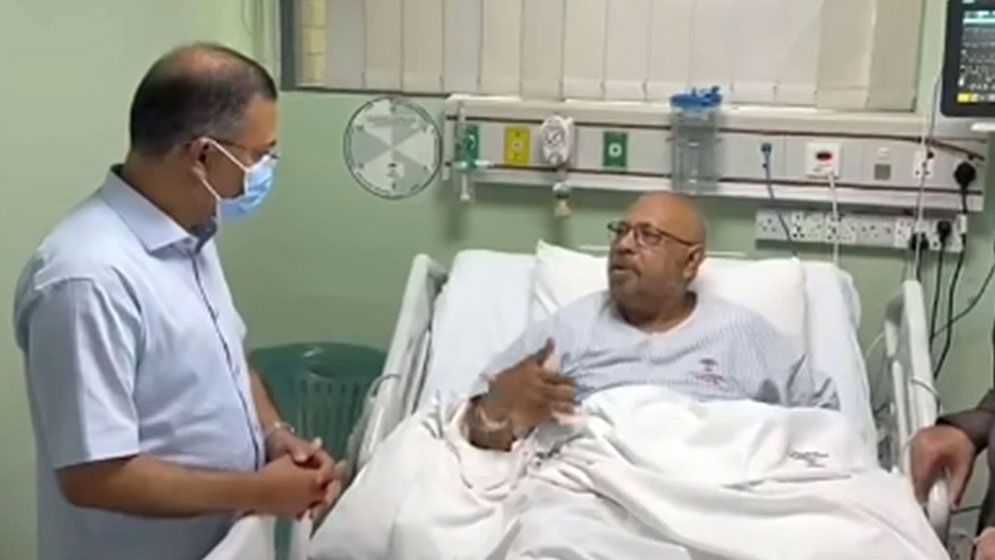 অধ্যাপক পাভেলকে দেখতে হাসপাতালে প্রধানমন্ত্রী  
