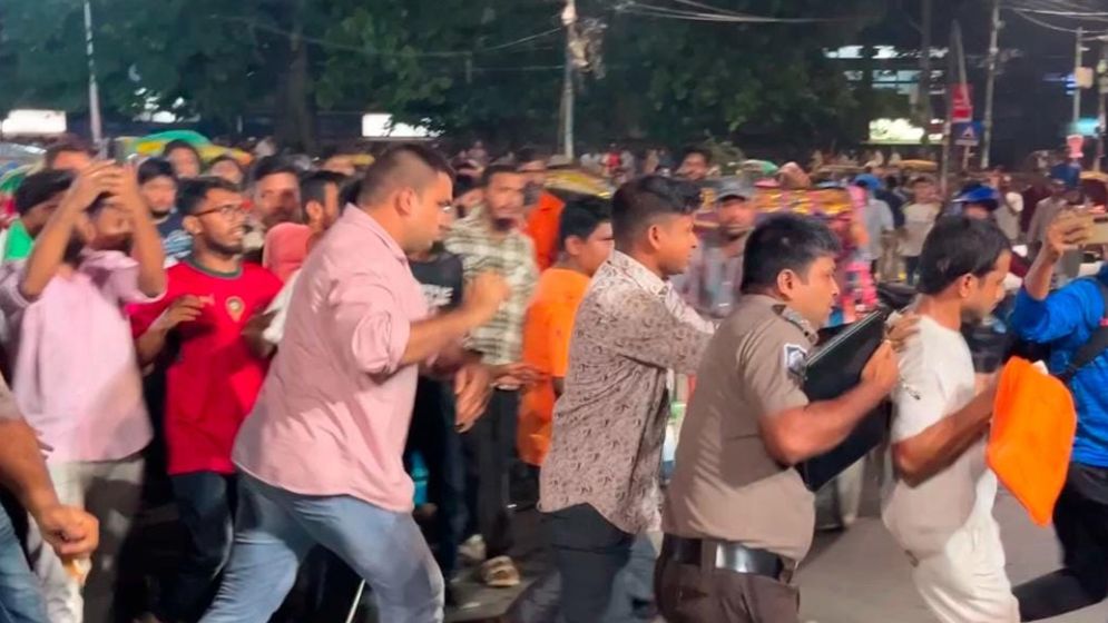 শাহবাগে কোরআনে আগুন দেওয়ার ঘটনায় গ্রেপ্তার মেহেদী কারাগারে