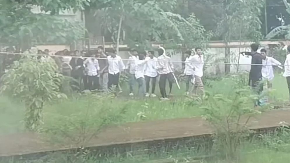 ‘নকলের’ সুযোগ না পেয়ে পরীক্ষা কেন্দ্রে হামলা, ভাঙচুর