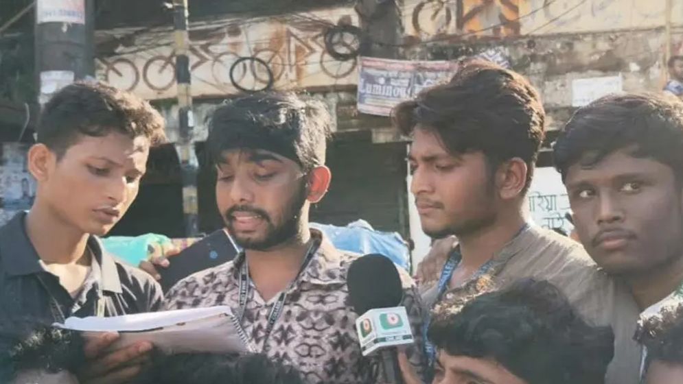 সন্ধ্যা ৬টার মধ্যে শিক্ষামন্ত্রীর পদত্যাগসহ তিন দাবি শিক্ষার্থীদের