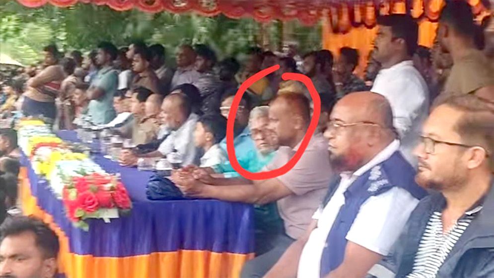 বিএনপি নেতাকে গুলি, একই মঞ্চে আসামি ও পুলিশ