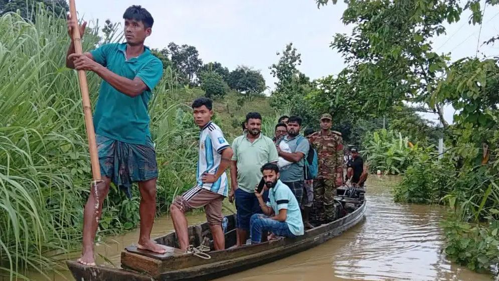 সেনাবাহিনীর সহায়তায় সাজেক ছাড়লেন ৩১১ পর্যটক