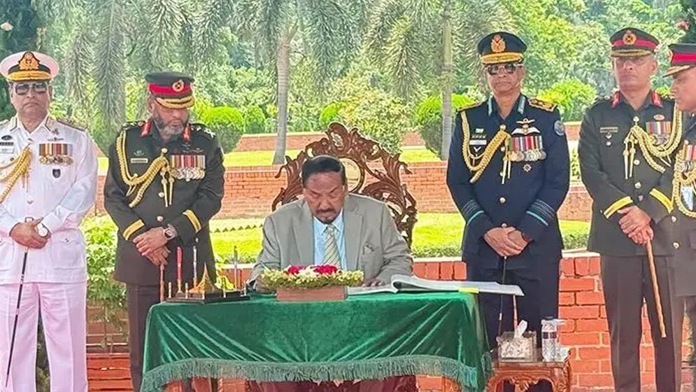 স্মৃতিসৌধের পরিদর্শন বইয়ে যা লিখলেন ভারপ্রাপ্ত রাষ্ট্রপতি